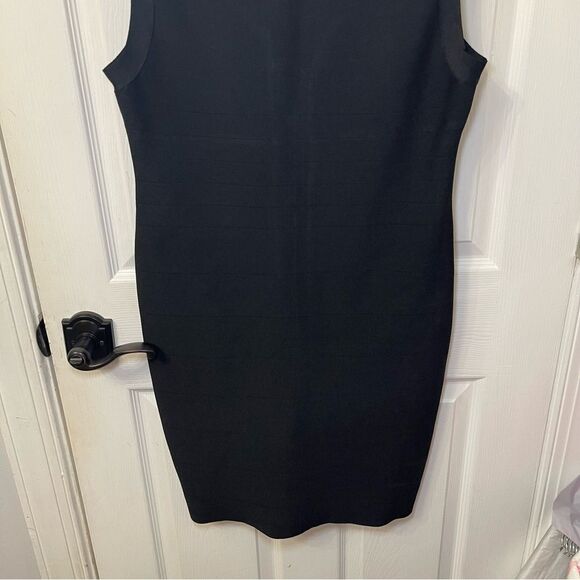 Elegant Black Sleeveless Dress w/Gold Zipper Detail - Picture 8 of 8